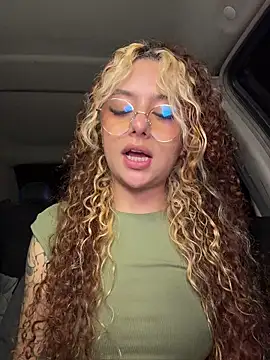 Joyce-fire's Live XXX Chat