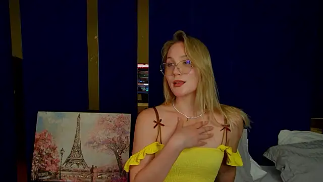 ElaraVoltage Live XXX Chat