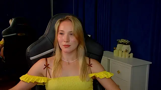 Chat +18 de ElaraVoltage ao vivo