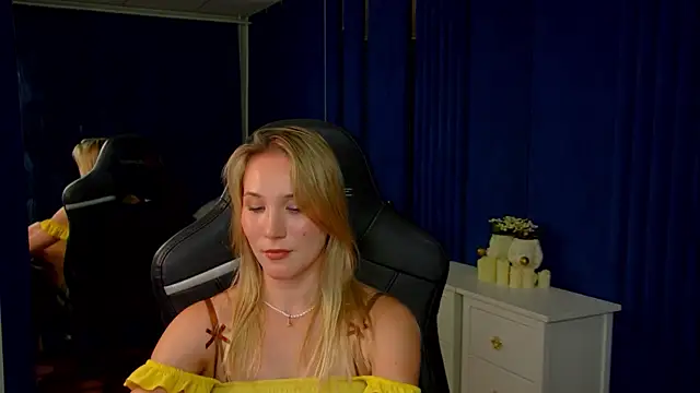 Chat XXX en directo de ElaraVoltage