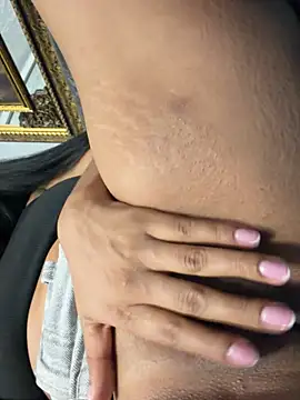 Elara_Luxe's Live XXX Chat