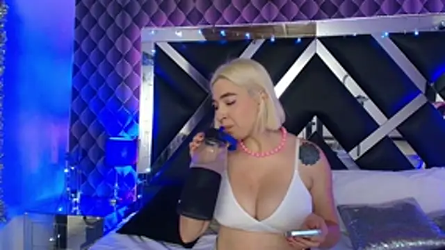 victoriaa_lee_'s Live XXX Chat