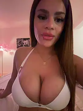 Chatroom XXX en direct de BellaaVixen