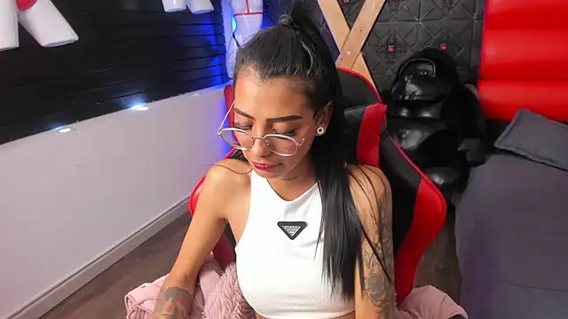 KarlaSlutSkinny__ Chat XXX in diretta