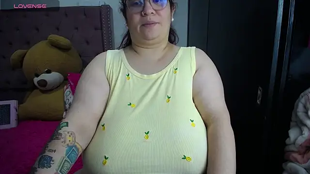 kattybbwbigboobs_ élő XXX-chatje