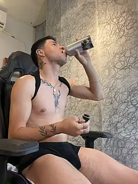 EdwardRoss_ Adlı Modelin Canlı XXX Sohbeti