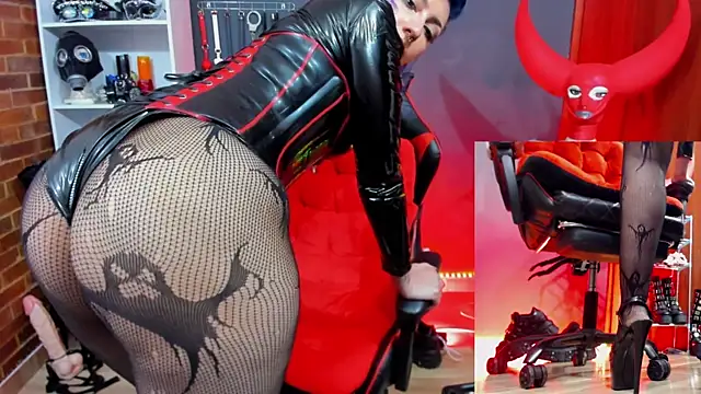 Yelena_LatexMaiden Live XXX-chat