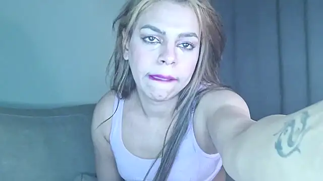 Živý XXX chat Kitten_Moon-TS