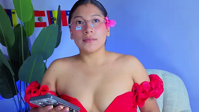 LinnaGardenia live XXX chat
