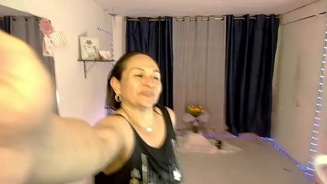 Czat XXX na żywo – Lola_137