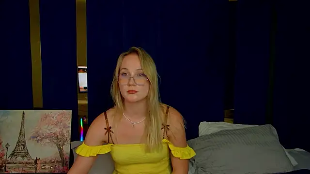 ElaraVoltage's Live XXX Chat