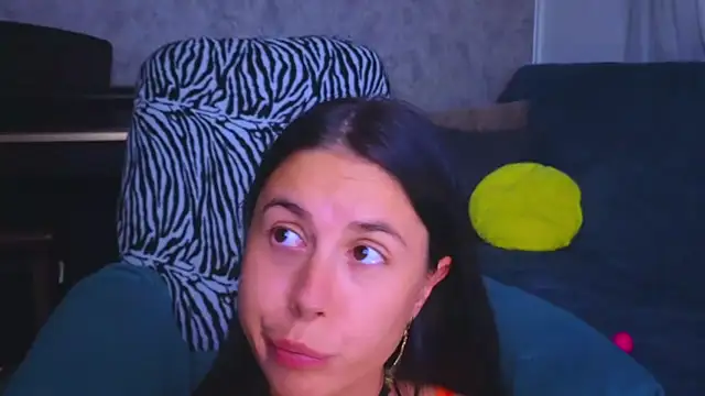 Kitty4_Reed Adlı Modelin Canlı XXX Sohbeti