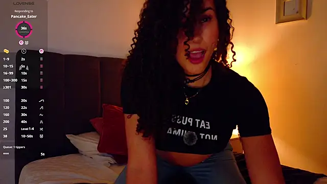 Chat +18 de Lia_Tinez ao vivo