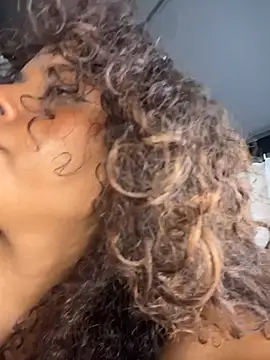 Chat XXX ao vivo de CurlyOopsieXXX