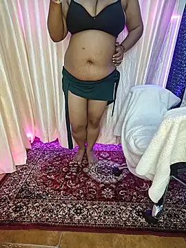 Curvy_Pooja live XXX chat