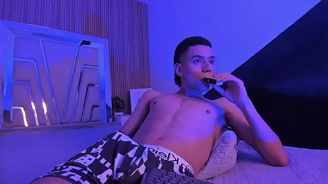 MathewAdamss XXX чат на живо