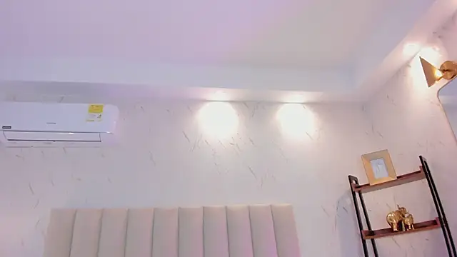 ViolettaRousee_のライブXXXチャット