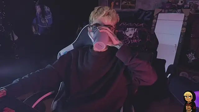 AcidMiloのライブXXXチャット