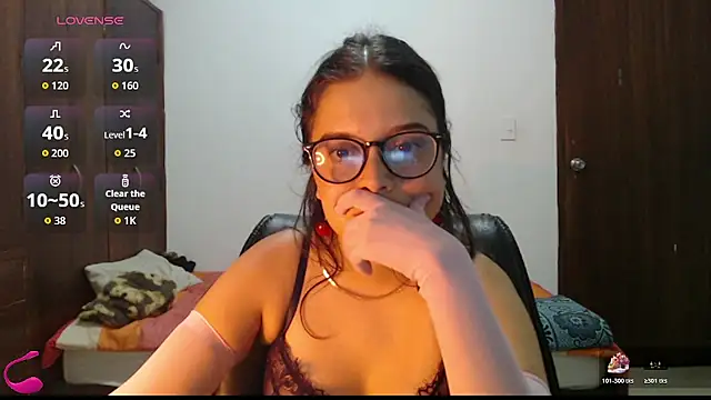 צ'אט XXX בשידור חי של MadieeLorez