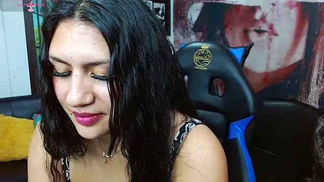 gigi_gilt_ Adlı Modelin Canlı XXX Sohbeti