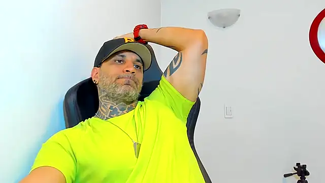 Chatroom XXX en direct de JoshRigby