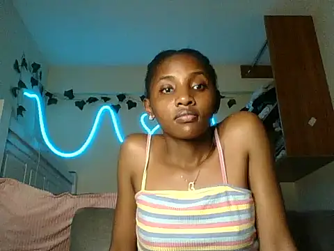 Velvet_peach Adlı Modelin Canlı XXX Sohbeti