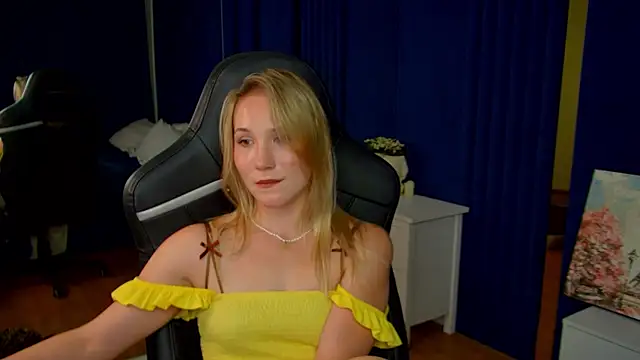 ElaraVoltage's Live XXX Chat
