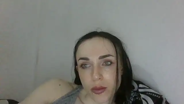 Trinsy_Love Adlı Modelin Canlı XXX Sohbeti