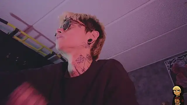 AcidMiloのライブXXXチャット