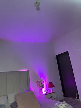 Mirandaa_Rogers élő XXX-chatje
