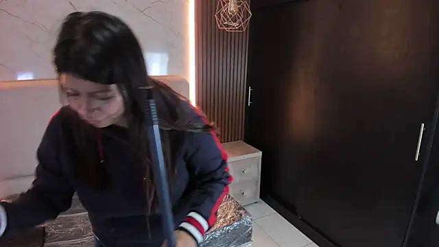 hylmaireth's Live XXX Chat