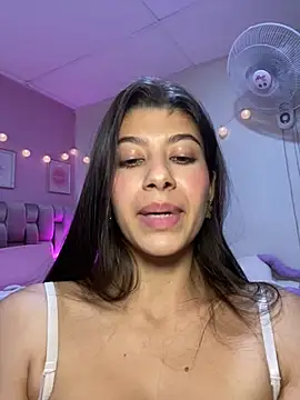 Lenapink19 Adlı Modelin Canlı XXX Sohbeti