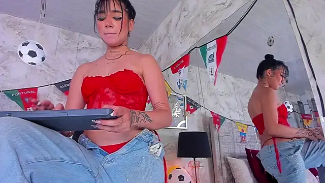 nathalymooree's Live XXX Chat