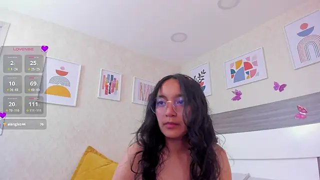 Emilyblussh's Live XXX Chat