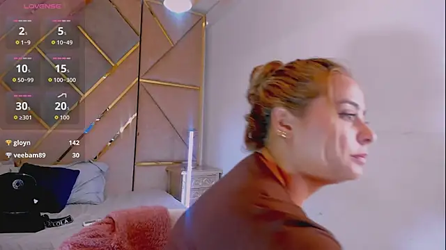 MikaelaStone 即時 XXX 聊天