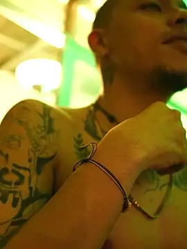AlphaMasterXxx 라이브 XXX 채팅