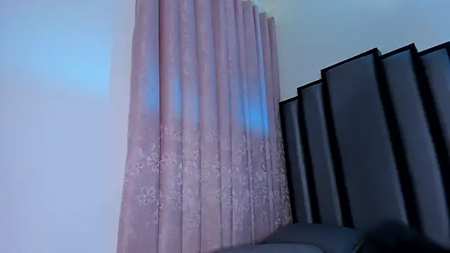 Vaioleth-23's Live XXX Chat