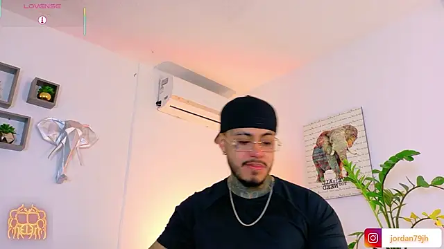 แชท XXX สดของ JordanSmiith_
