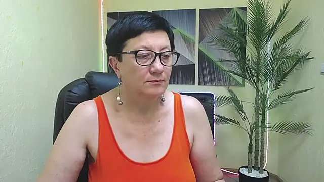 EmilyL0ve's Live XXX Chat