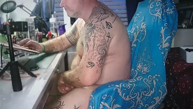 Chat +18 de Tattooed_Dilf_01 ao vivo