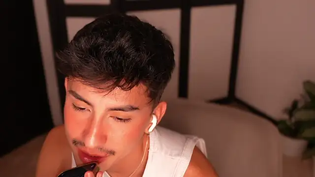 sweettaaron01's Live XXX Chat