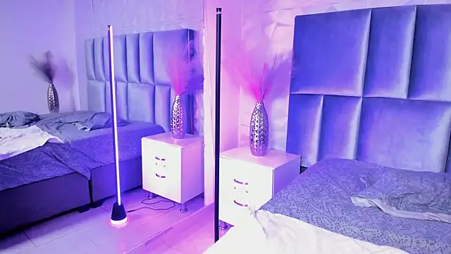 HollyPeach's Live XXX Chat