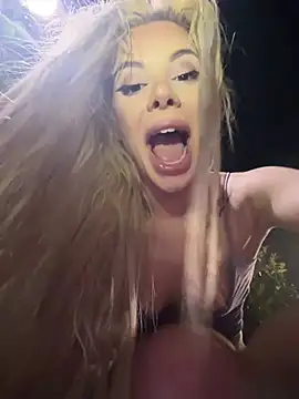 AlyssaFoxx_ Adlı Modelin Canlı XXX Sohbeti