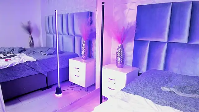 HollyPeach's Live XXX Chat
