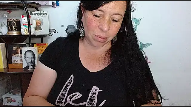 LauraMallioni's Live XXX Chat
