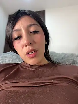 MiaJones21's Live XXX Chat