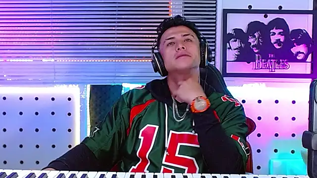 XXX chat uživo modela Godofcumxxx