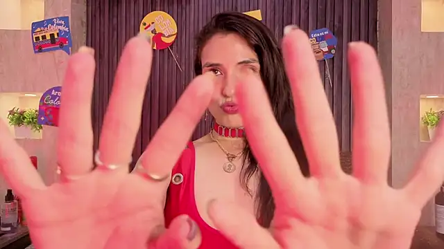 Chat XXX en directo de MeganNightt