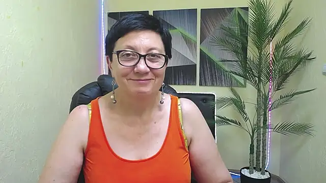 EmilyL0ve Adlı Modelin Canlı XXX Sohbeti