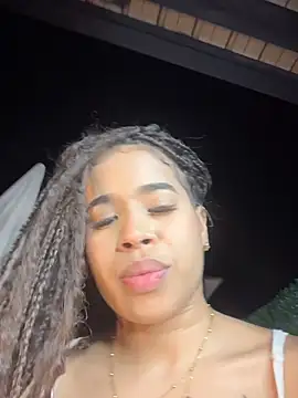 EmmaExoticaXXX Adlı Modelin Canlı XXX Sohbeti
